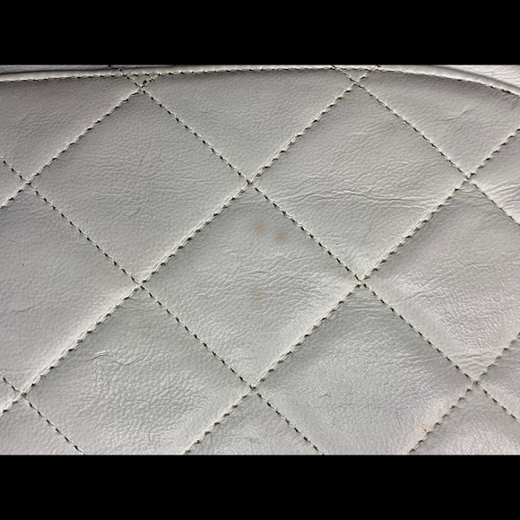 Vintage 1980s Chanel White Quilted Flap Bag - Picture 8 of 14